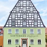 Mit Terrasse 
