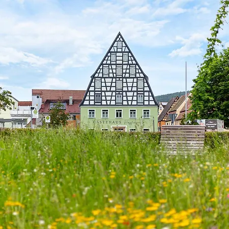Appartement Mit Terrasse Blumentraum