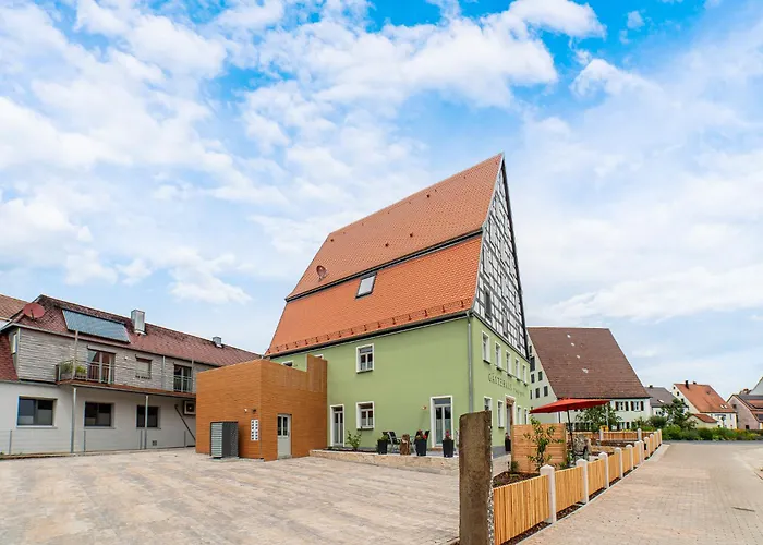 Mit Terrasse 